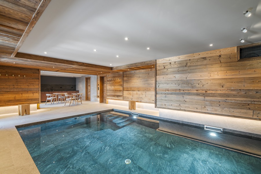 J | Exceptional chalet with pool