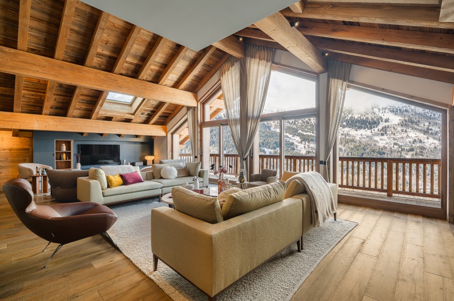 J | Exceptional chalet with pool