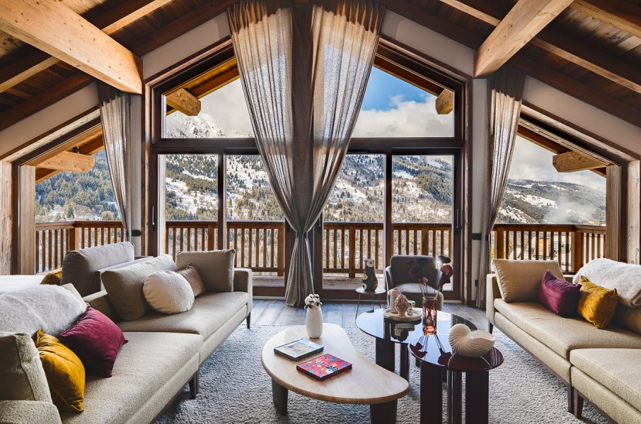 J | Exceptional chalet with pool